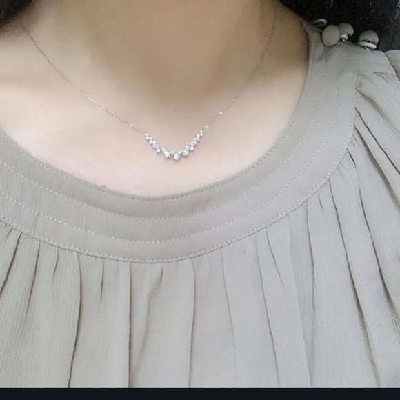 ✨️3 For $15✨️ Elegant Silver Crystal Bar Necklace - Picture 3 of 9